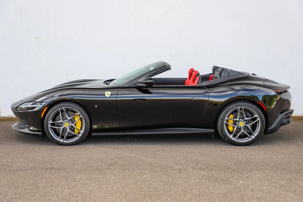 Used 2025 Nero Ferrari Spider image 11