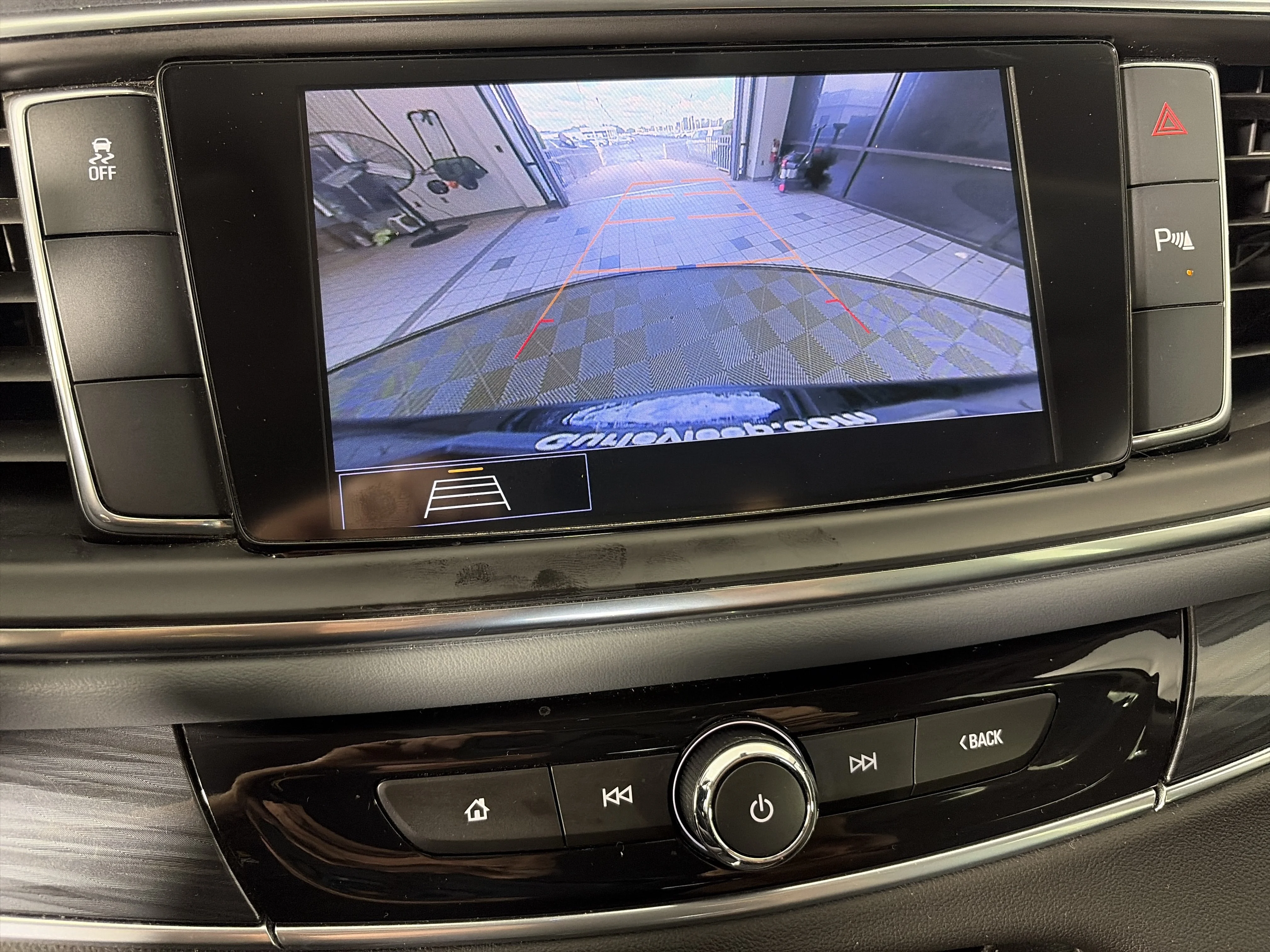 Used 2021 Includes Spectra Gray lower exterior accent color.) Buick Essence image 24