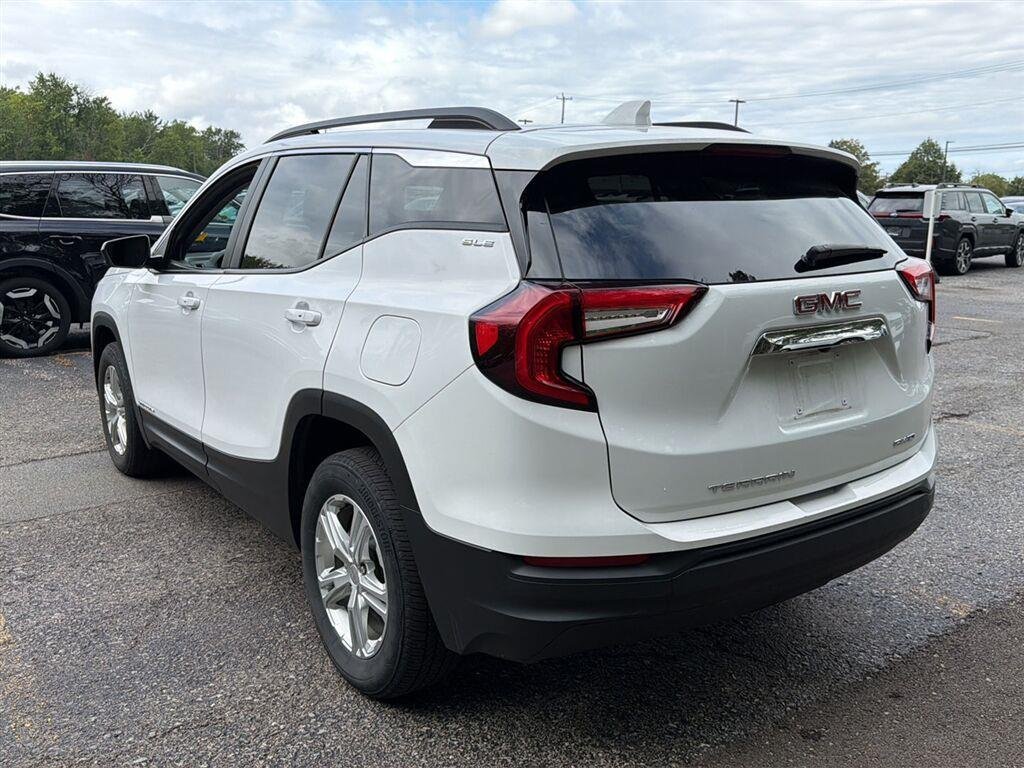 Used 2024 Summit White GMC SLE image 10