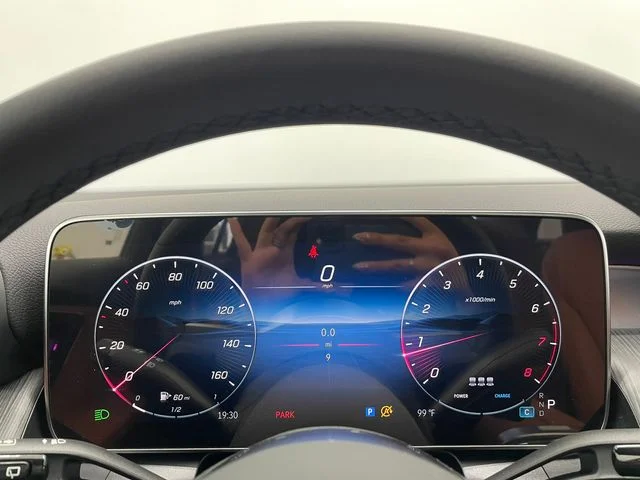 New 2027 White Mercedes-Benz GLC 300 image 2