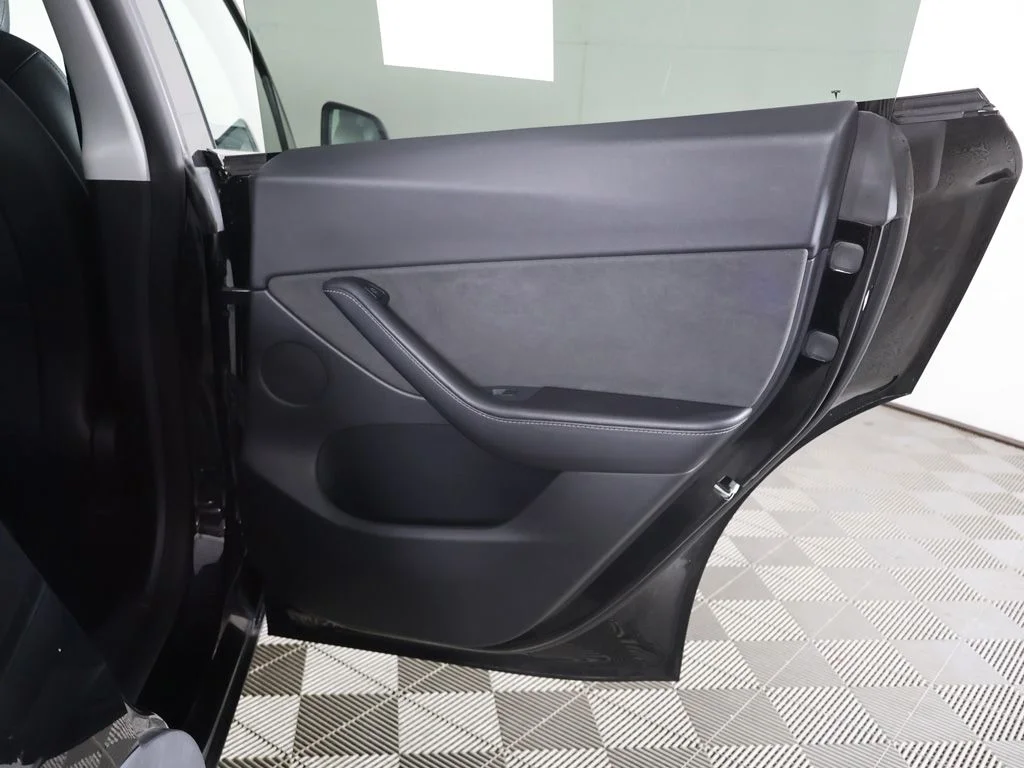 Used 2021 Black Tesla Long Range image 34
