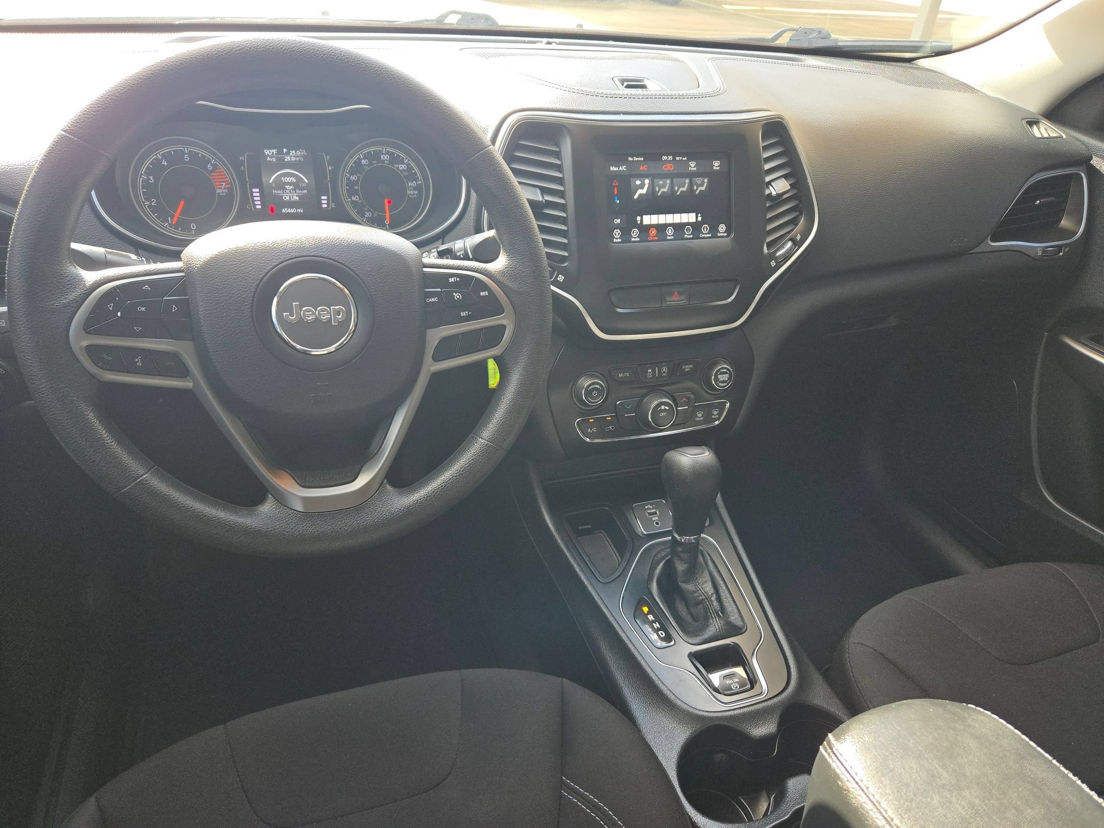 Used 2019 Diamond Black Crystal Pearlcoat Jeep Latitude image 16