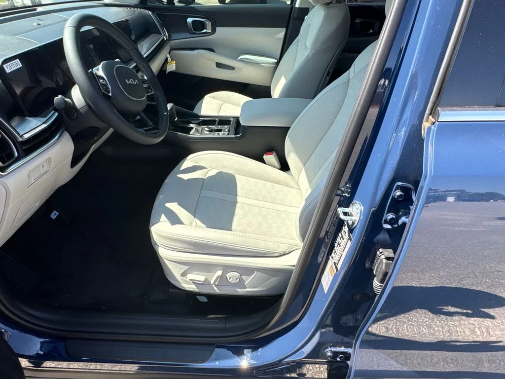 2025 Kia Sorento S - Photo 9