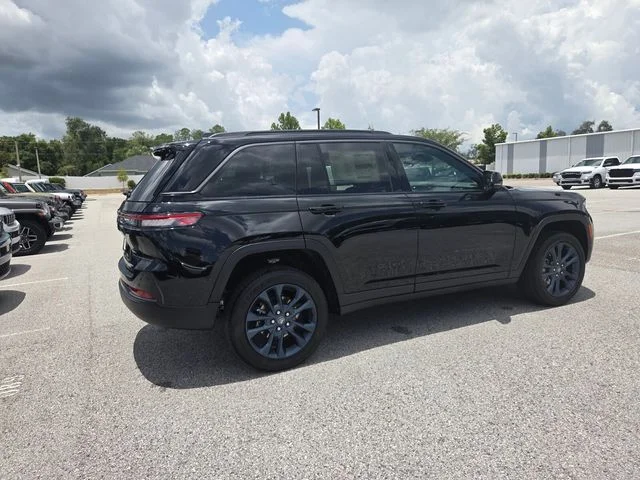 New 2026 Diamond Black Crystal Pearl-Coat Exterior Paint Jeep 85th Anniversary Edition image 12