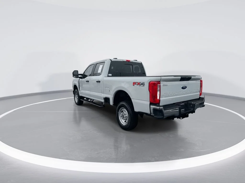 Used 2025 White Ford XL image 6
