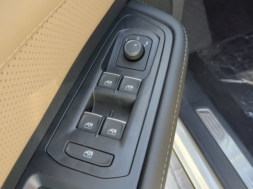 New 2026 White/off-white Volkswagen 2.0T SE w/Technology image 19