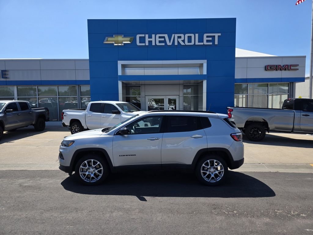 2024 Jeep Compass Latitude Lux 4X4's photo