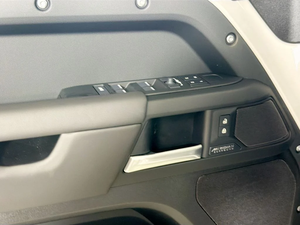 New 2026 Borasco Grey Land Rover X-Dynamic SE image 18