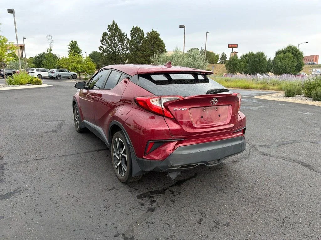 Used 2018 Red Toyota XLE image 3