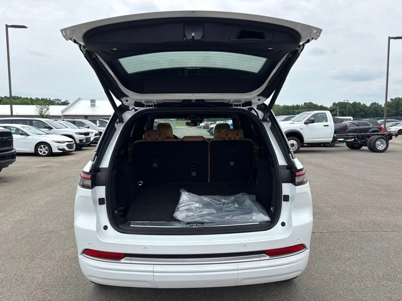 New 2026 Bright White Clear-Coat Exterior Paint Jeep Summit image 9