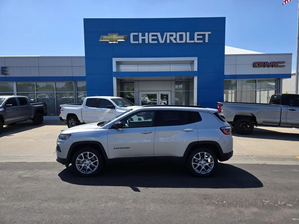 2024 Jeep Compass Latitude Lux 4X4's photo