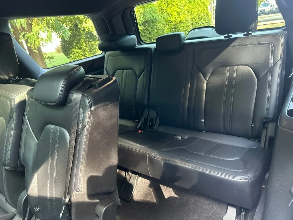 Used 2019  Ford Limited image 28