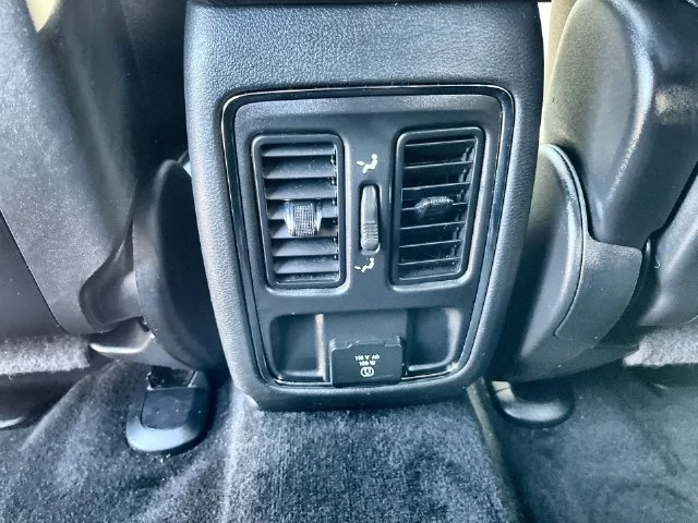 Used 2019 Silver Jeep Altitude image 25
