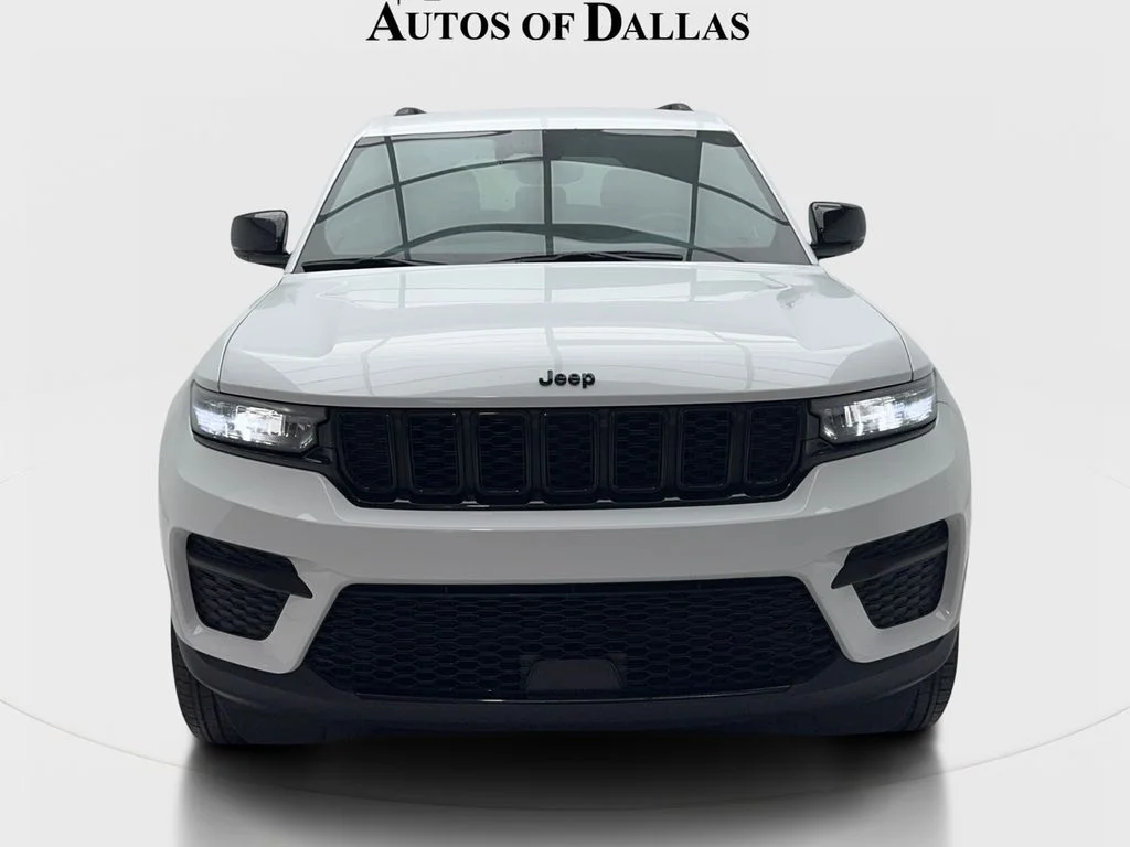 Used 2024 White/off-white Jeep Altitude image 3