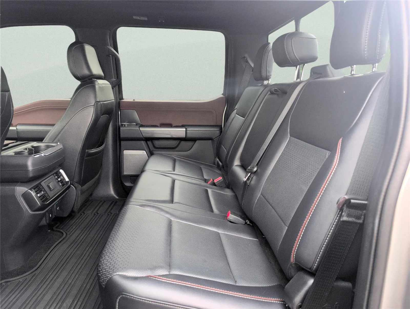 Used 2022 Iconic Silver Ford LARIAT image 34