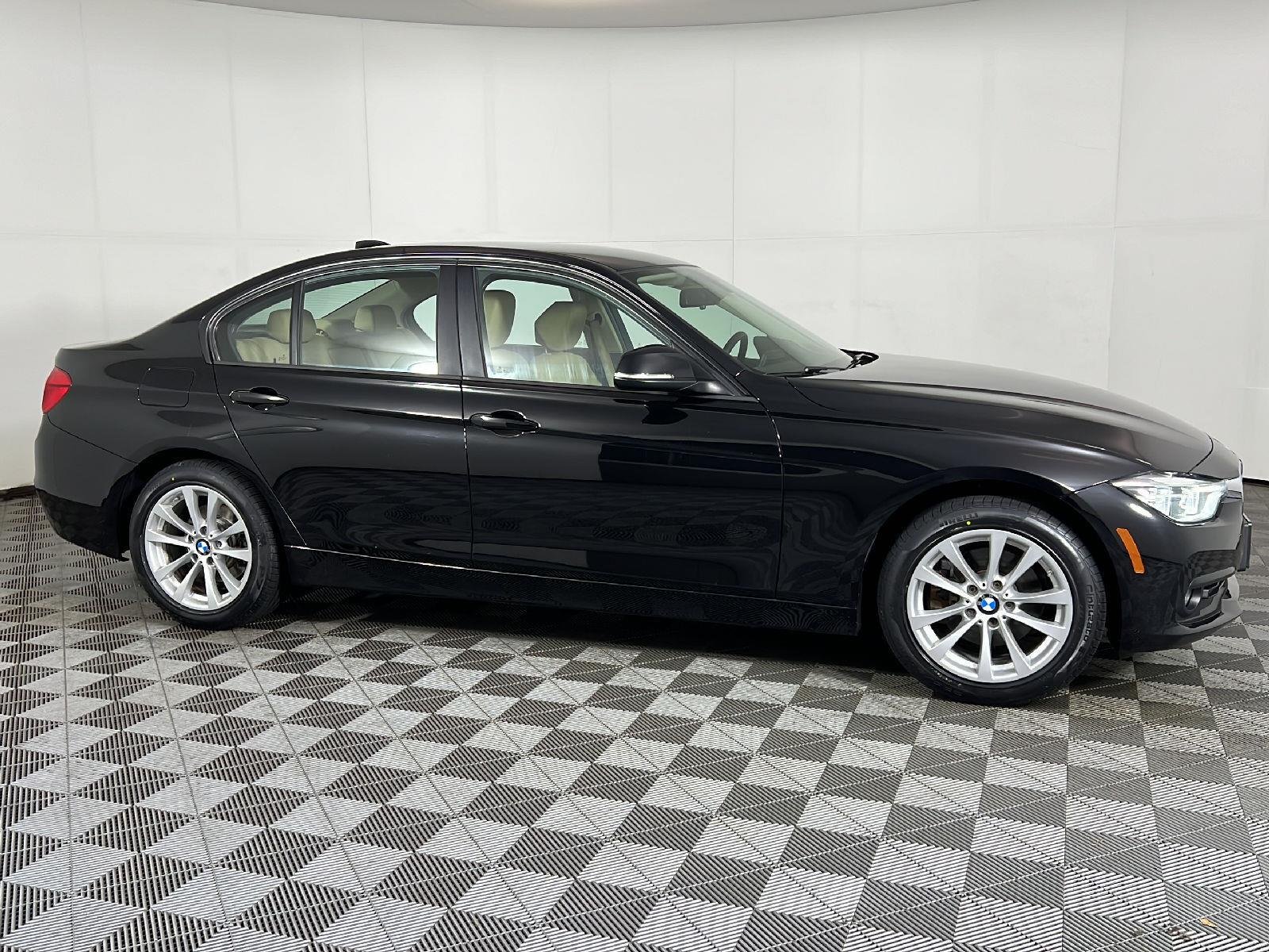 Used 2018 Jet Black BMW 320i xDrive image 3