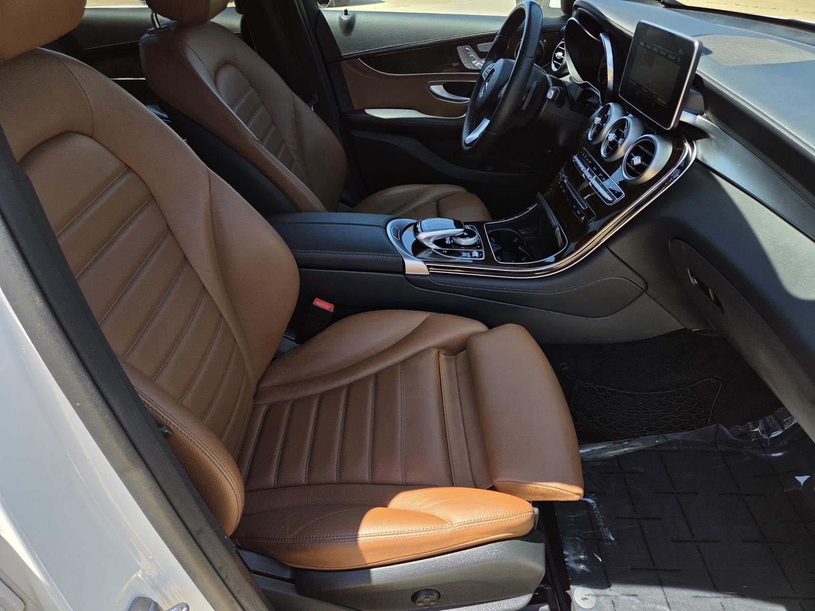 Used 2018 designo Diamond White Metallic Mercedes-Benz GLC 300 image 39