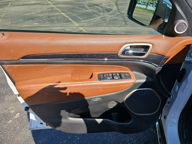 Used 2017 Ivory 3-Coat Jeep Summit image 19
