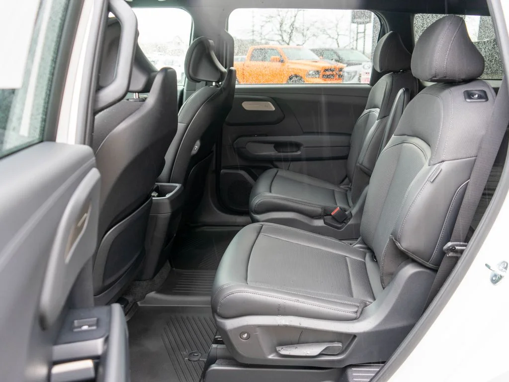 New 2027 Glacial White Pearl Kia S image 14