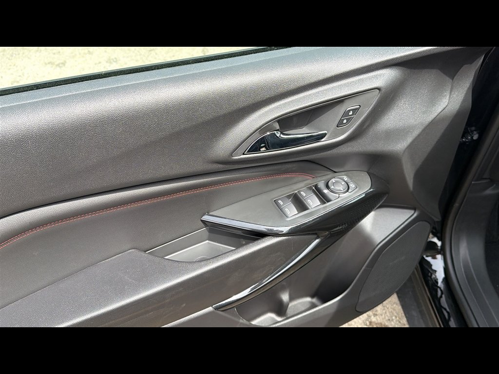 New 2026 Mosaic Black Metallic Chevrolet 2RS image 7