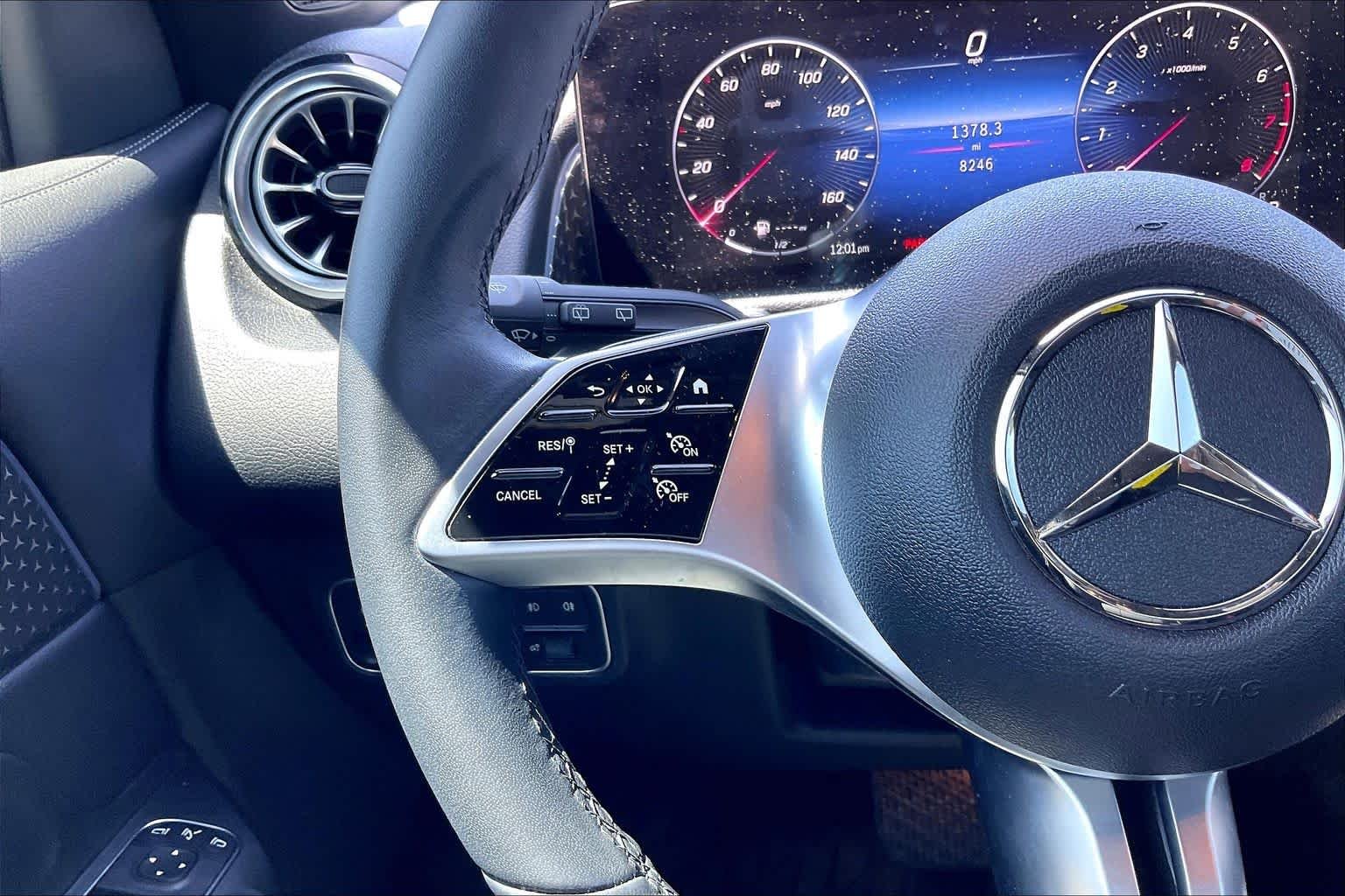 Used 2024 Polar White Mercedes-Benz GLB 250 image 22