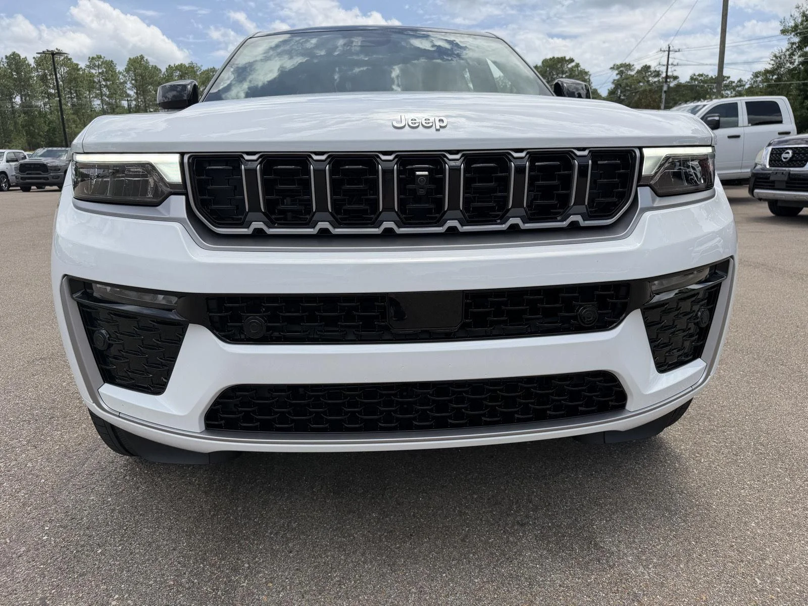 New 2026 Bright White Clear-Coat Exterior Paint Jeep Summit image 24