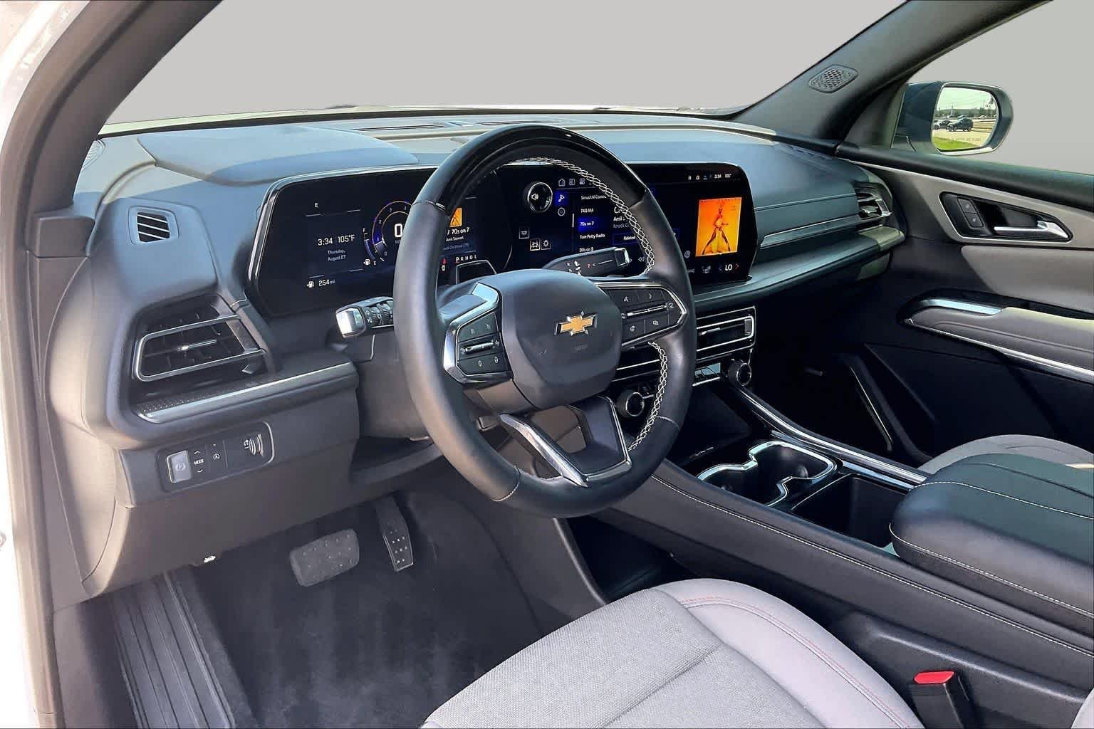 Used 2025 Summit White Chevrolet LT image 18