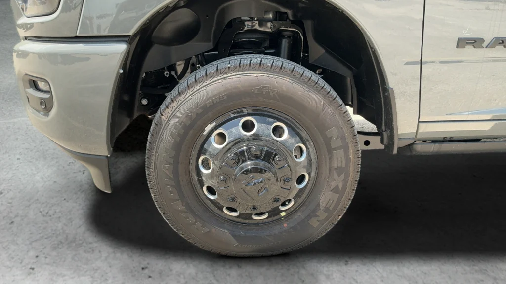 New 2026 Ceramic Gray Clear-Coat Exterior Paint RAM Laramie image 24