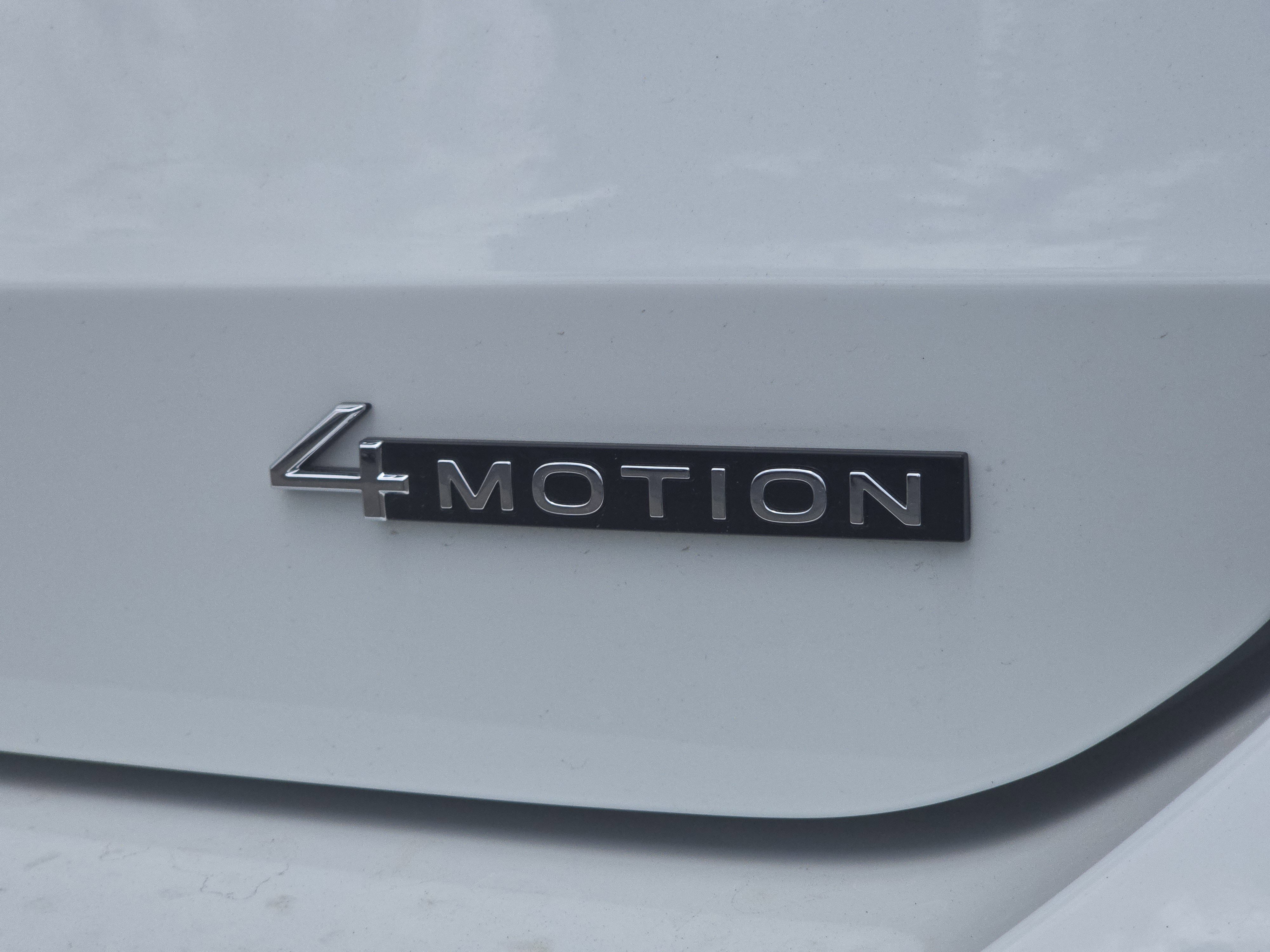 New 2026 Pure White Volkswagen SE image 14