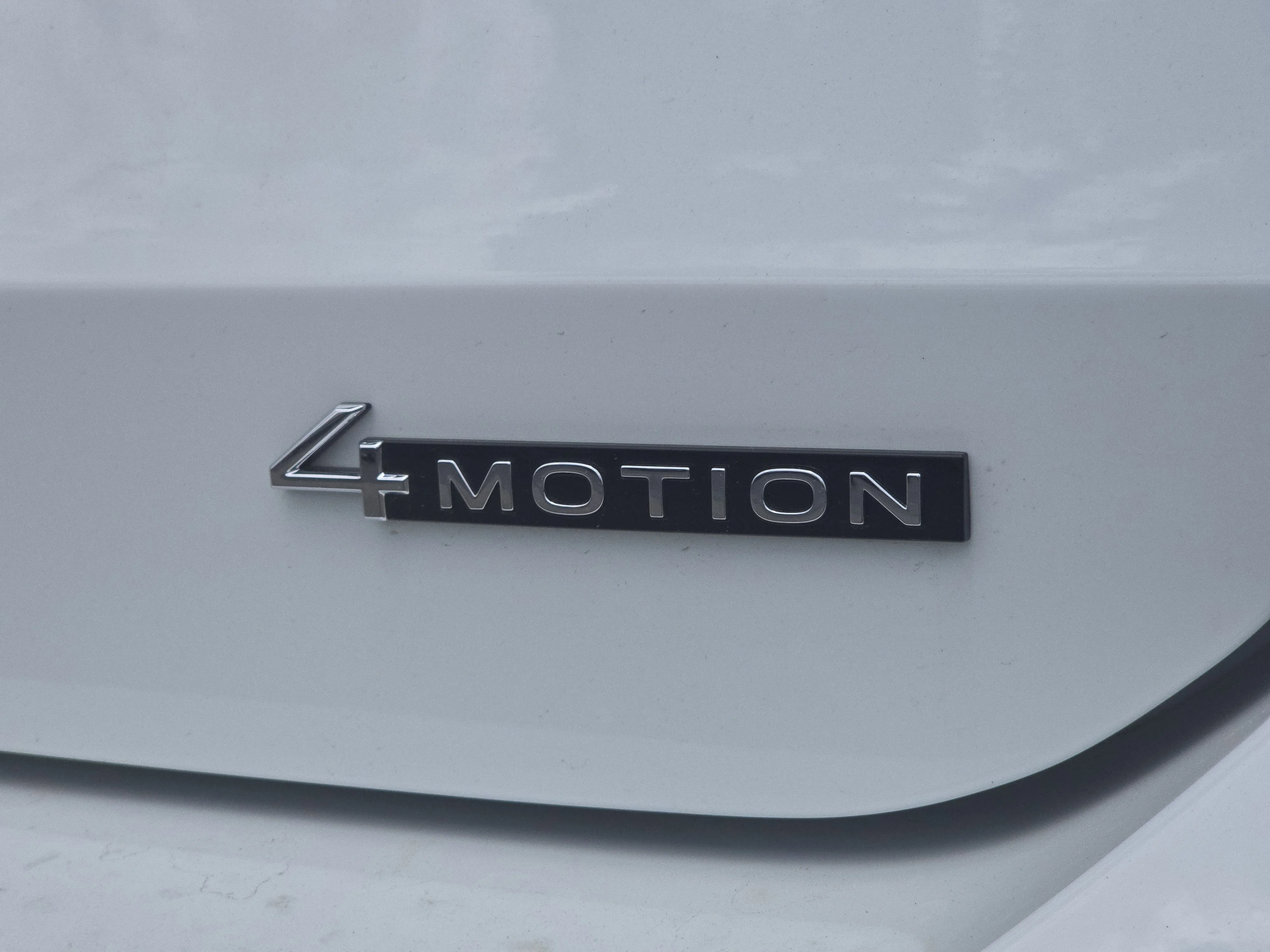 New 2026 Pure White Volkswagen SE image 14