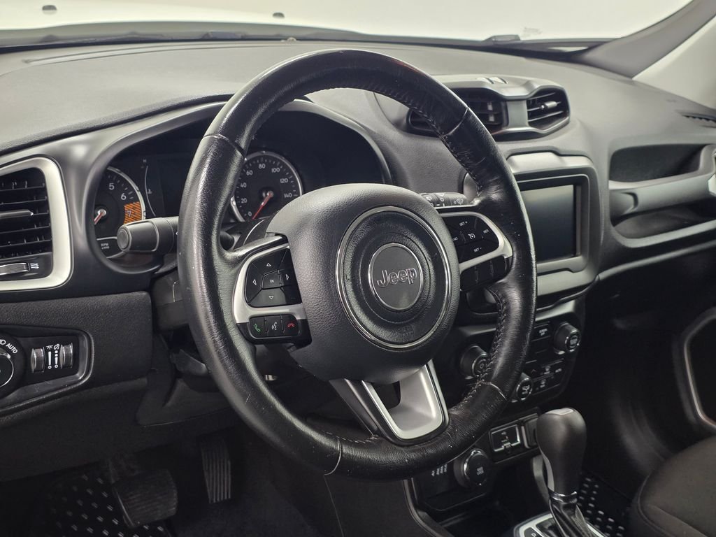 Used 2020 White Jeep Latitude image 23