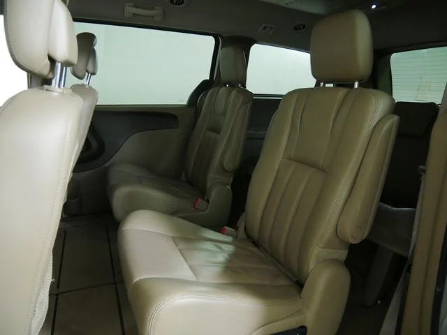 Used 2012 White Chrysler Touring image 17