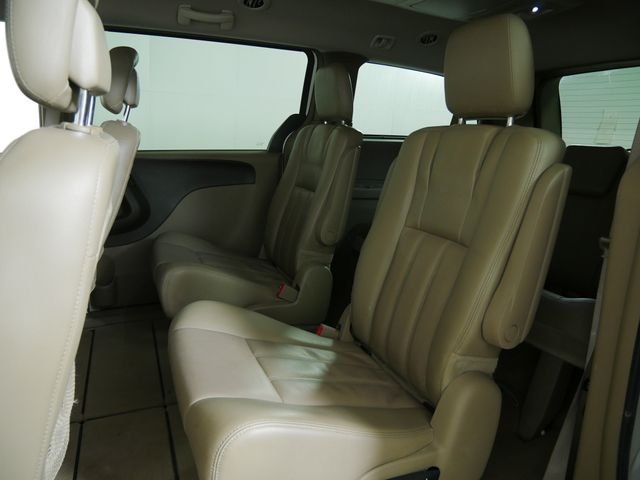 Used 2012 White Chrysler Touring image 19