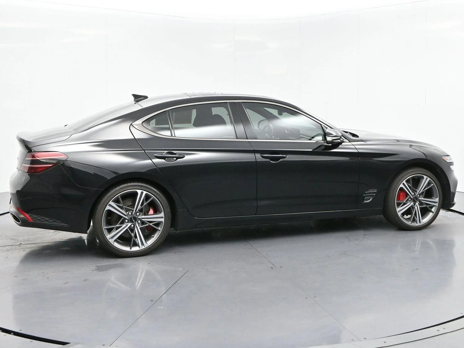 Used 2025 Vik Black Genesis 3.3T Sport Advanced image 8