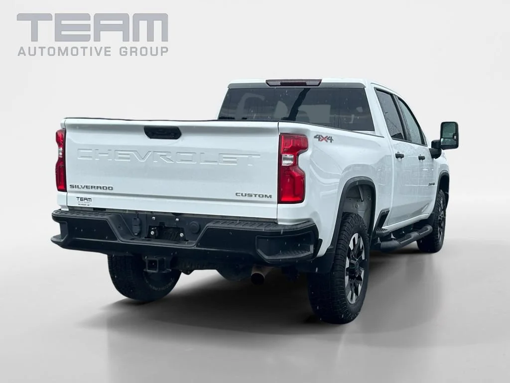 Used 2020 SUMMIT WHITE Chevrolet Custom image 7