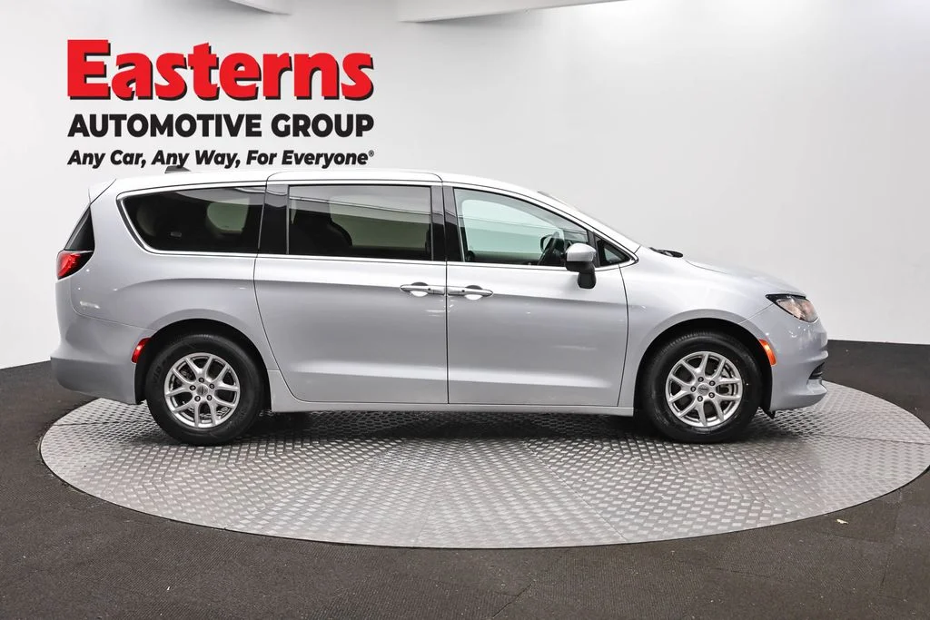 Used 2023 Silver Chrysler LX image 4