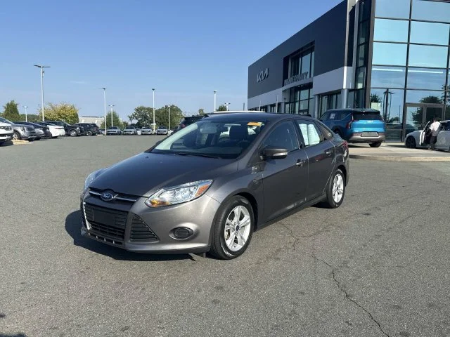 Used 2014 Gray Ford SE image 2