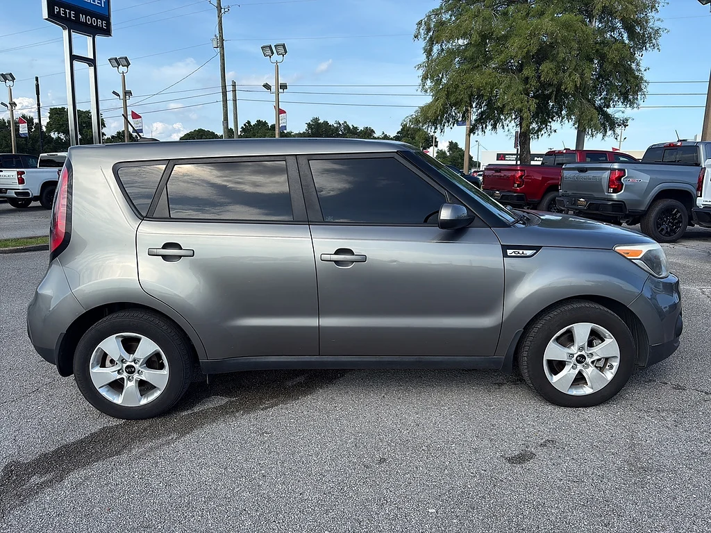 Used 2019 Titanium Gray Kia  image 4