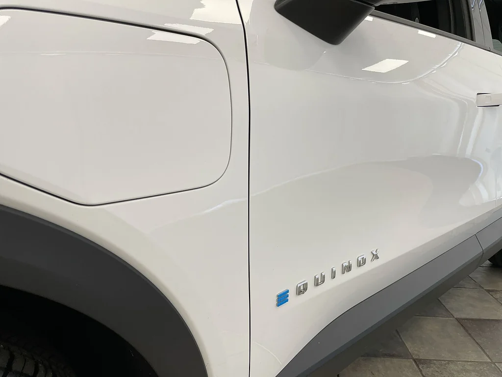 Used 2025 Summit White Chevrolet LT image 30