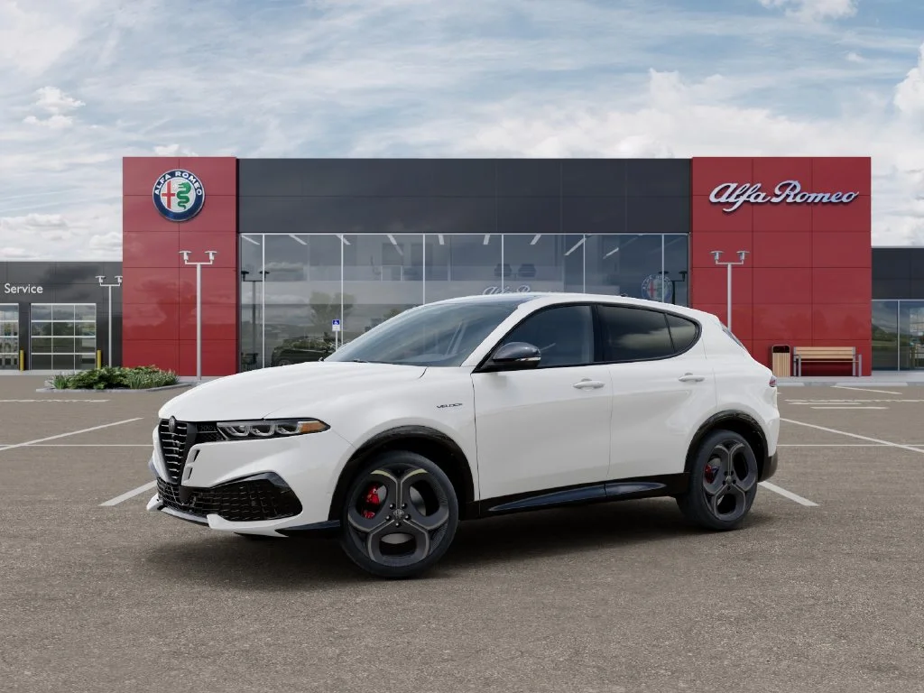New 2026 Milano White Exterior Paint Alfa Romeo Base image 2