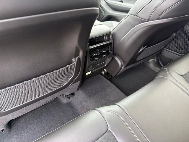 New 2026 Bright White Clear-Coat Exterior Paint Jeep Altitude image 8