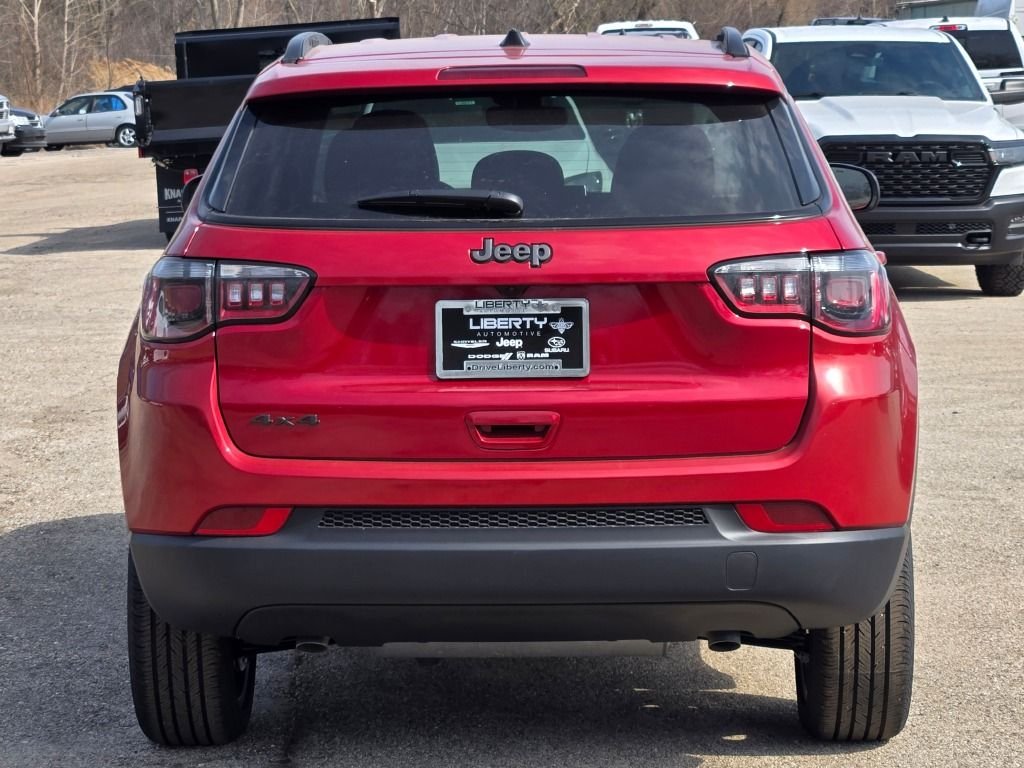 New 2026 Red Hot Pearl-Coat Exterior Paint Jeep Latitude image 13