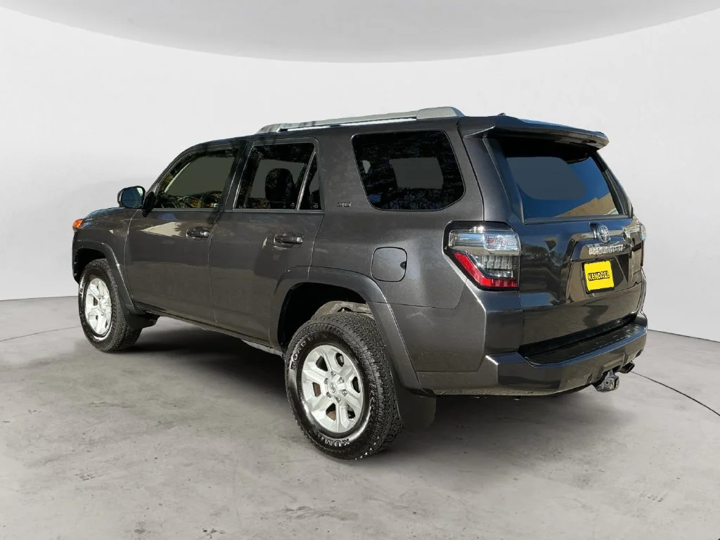 Used 2015 Gray Toyota SR5 image 11