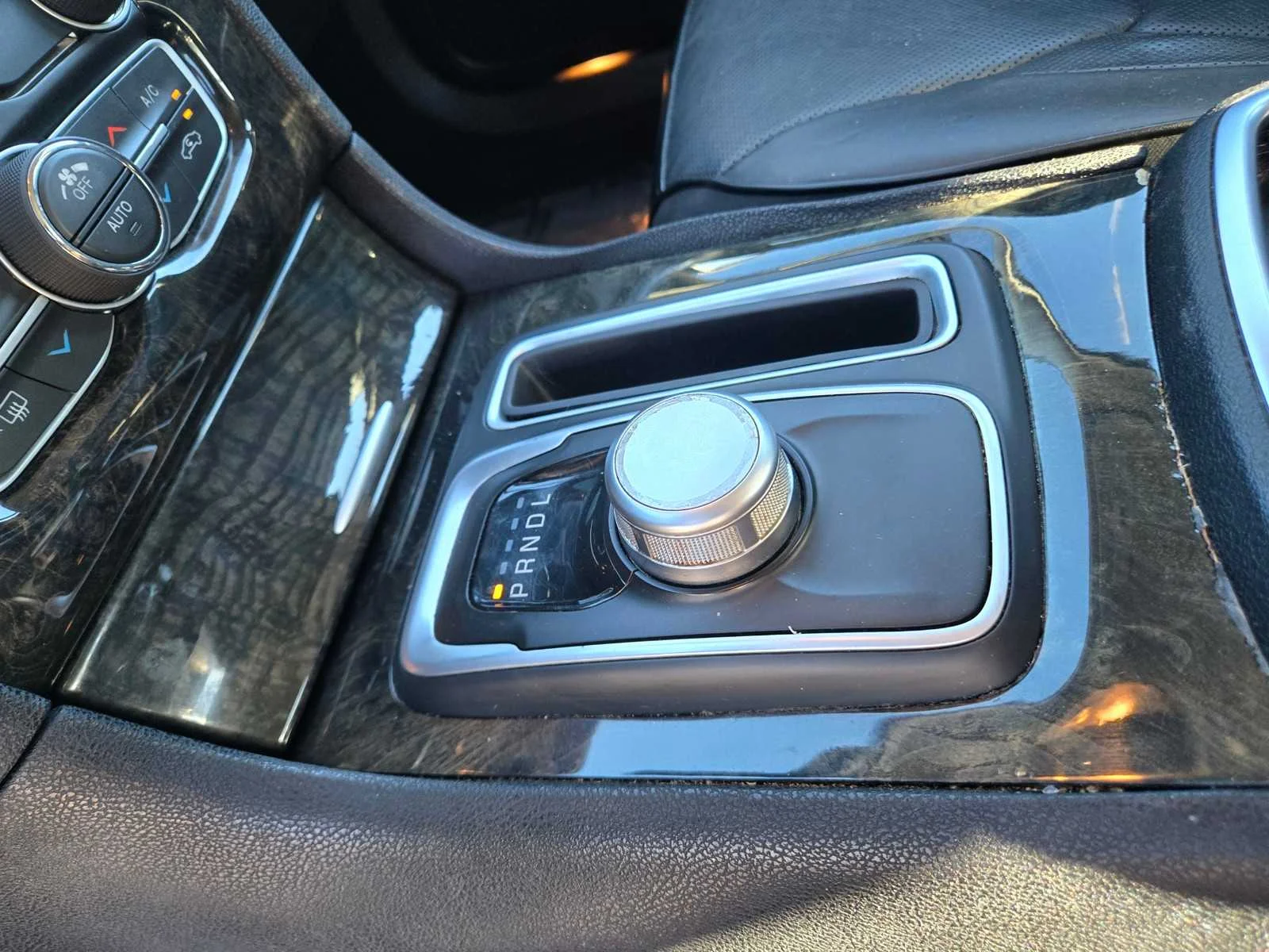 Used 2016  Chrysler 300C image 13
