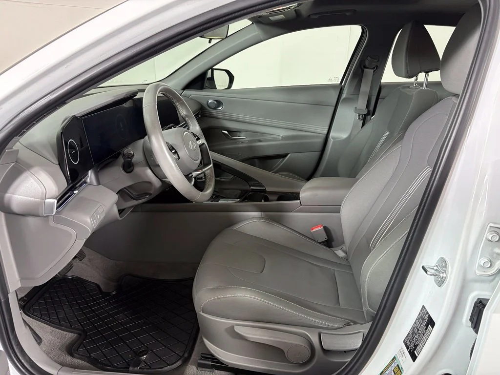 Used 2024 White Hyundai SEL image 16