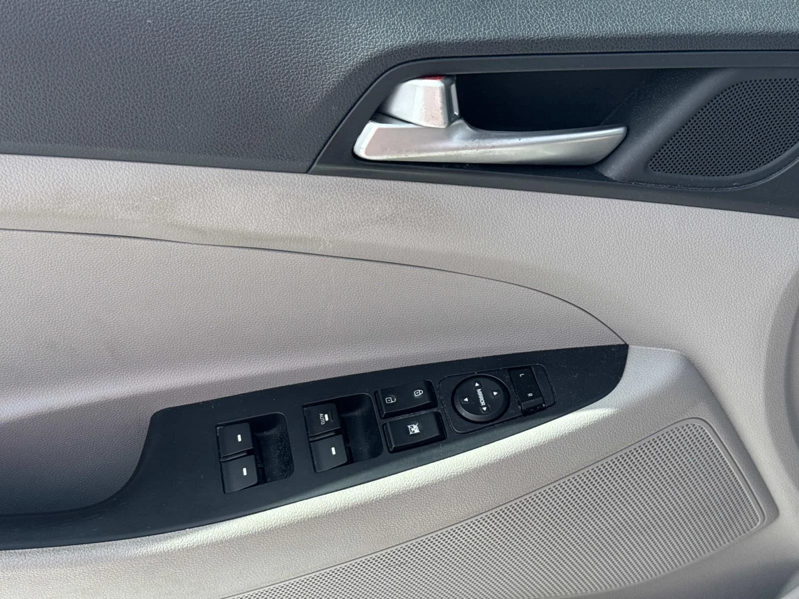 Used 2019 White Pearl Hyundai Value image 20