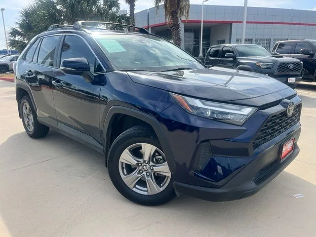 Used 2023  Toyota XLE image 1