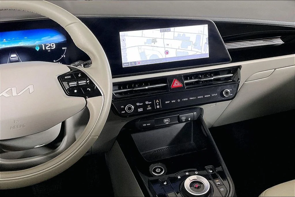 Used 2023 White Kia Wind image 5