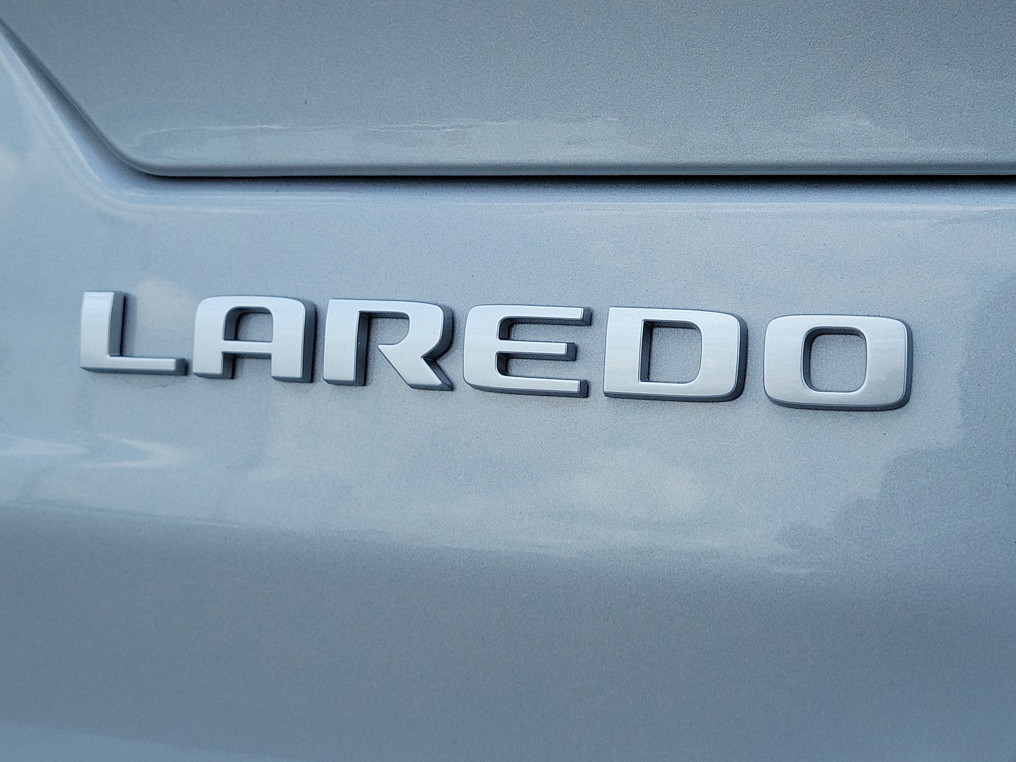 New 2026 Silver Zynith Exterior Paint Jeep Laredo X image 5
