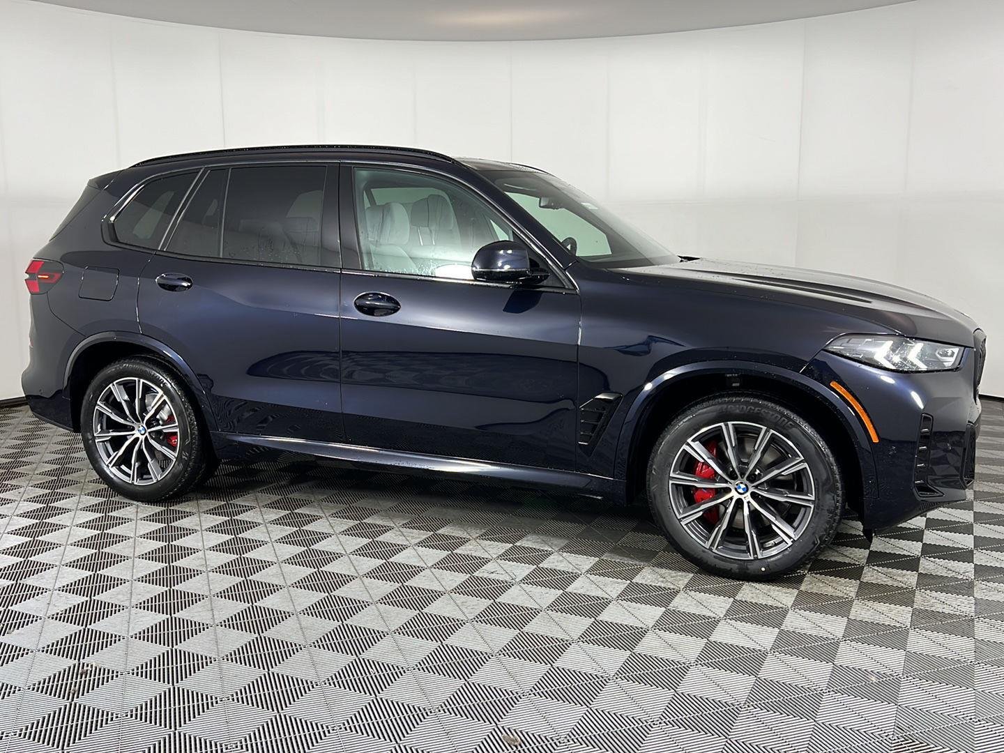 New 2026 Carbon Black Metallic BMW xDrive40i image 2